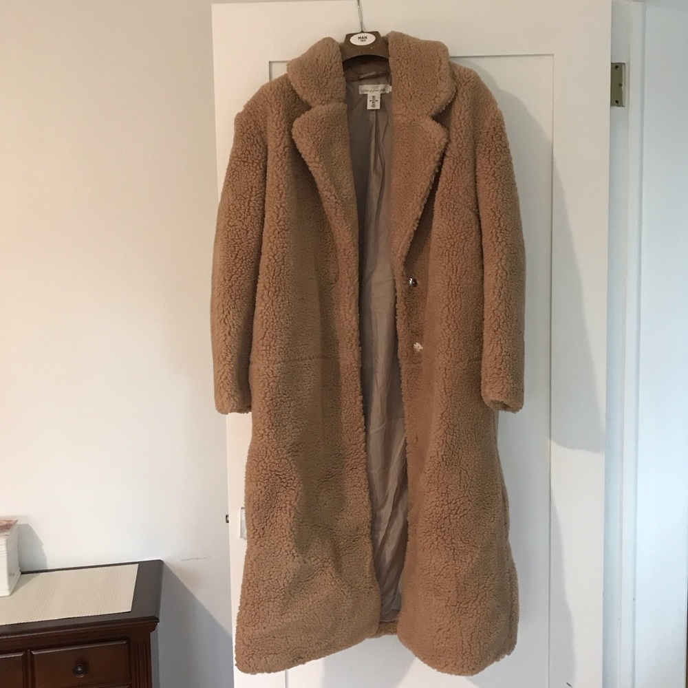 Women’s beige H&M faux teddy pile coat